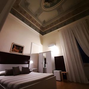 Camera con letto king size